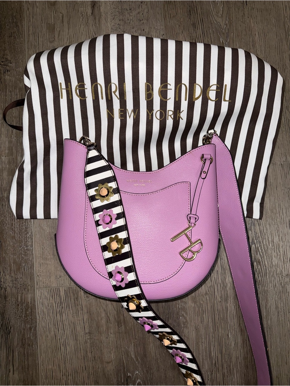 Henri Bendel lilac leather shoulder bag with floral striped guitar strap - Picture 2 of 10